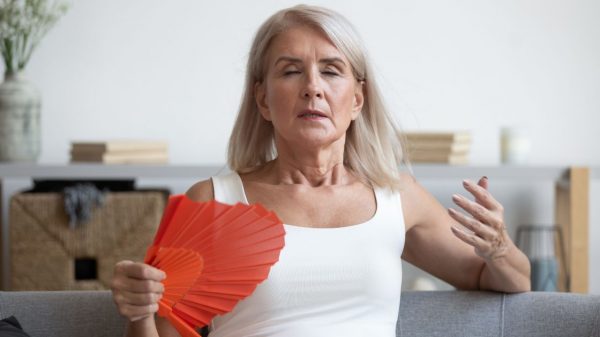 Xô, calor! 6 formas de aliviar os sintomas da menopausa no verão