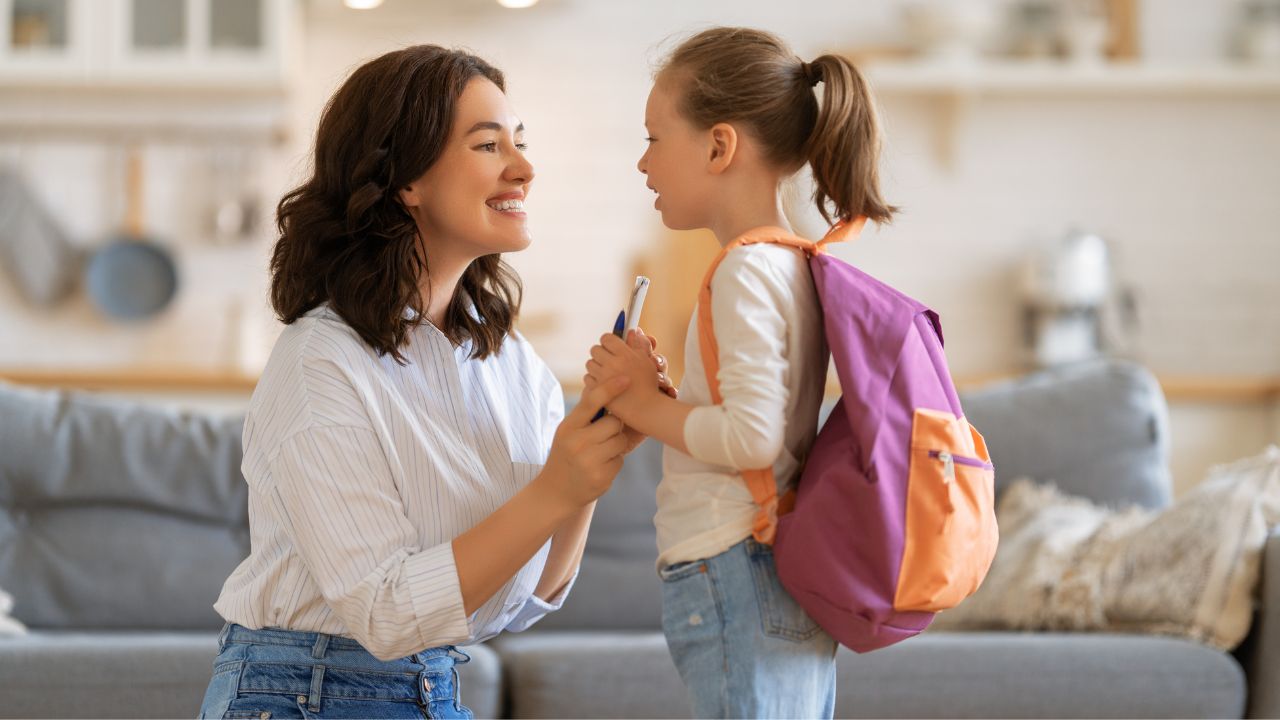 Educadora explica como pais e responsáveis podem ajudar seus filhos a se preparar para a primeira vez na escola