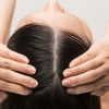 A desintoxicação do couro cabeludo tem vários benefícios para o cabelo