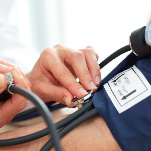 Especialistas esclarecem alguns fatos sobre a hipertensão arterial, principal fator de risco para doenças cardíacas, cerebrais e renais