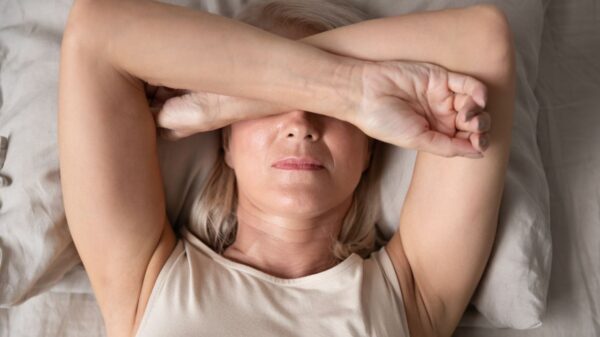 Sensação de cansaço excessivo na menopausa é um sintoma comum, mas que exige atenção em alguns casos