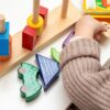 Brincadeiras infantis são fundamentais para o desenvolvimento da criança; especialista explica